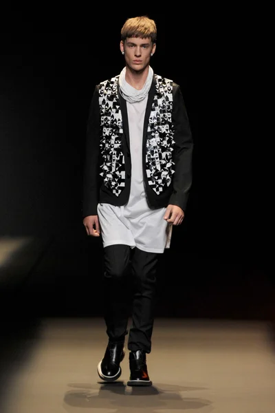 Look 30